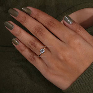 Bague de fiançailles solitaire en diamant rond cultivé en laboratoire Double griffe Style élégant - Product Image 1