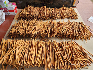 Meilleure Vente Prix Abordable Écorce de Cannelle Brute Séchée Brisée en Morceaux Épice Monoculturelle Origine Vietnam 8-12cm TECHMIFOOD Tranchée 10kg - Product Image 1