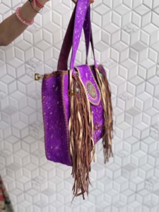 Nouveau Design Femmes Véritable Peau de Vache Métallique Fourrure Cuir Frange Sac À Main Élégant Sac À Main Étanche Fermeture À Glissière Fermeture à Pression jusqu'à 1L Capacité - Product Image 2