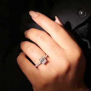 Bague de fiançailles et de mariage tendance en argent 925 plaqué rhodium avec diamants de luxe pour femme - Product Image 1