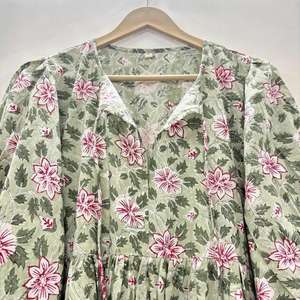 Vestido Midi Estampado Hecho a Mano que Combina Estilo y Comodidad, Corte Debajo de la Rodilla, Ofrece una Combinación Equilibrada de Sofisticación - Product Image 5