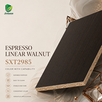 Panneau décoratif moderne de luxe Jinbase en OSB mélaminé linéaire noyer 18 mm, 1220x2440 mm, E0, en panneaux de particules orientées
