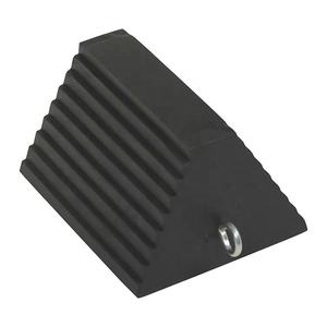 Bloqueo de Ruedas de Goma Industrial de Alta Resistencia para Seguridad Vial, con Base Plana, Color Negro, Garantía de Un Año, Hecho en Vietnam, Herramienta de Alta Calidad - Product Image 2