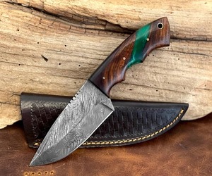 Couteau de chasse artisanal sur mesure en acier Damas, manche bois et résine, lame droite pointe clip, 9 pouces de longueur totale, couteau de camping en cuir - Product Image 6