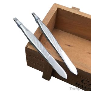 Pince à épiler professionnelle de haute qualité en acier inoxydable, à pointe incurvée, pointe pointue, logo privé personnalisé, fabriqué au Pakistan, pour usage beauté - Product Image 6