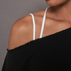 Sudadera de manga corta para mujer, talla grande, bordada, de invierno, con logo personalizado, sin hombros descubiertos, para entrenamiento. - Product Image 4