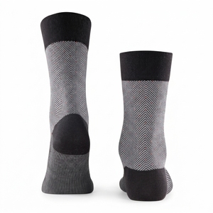 Chaussettes en gros pour hommes, chaussettes courtes tendance noires et grises, chaussettes de sport en coton invisibles à prix abordable - Product Image 3