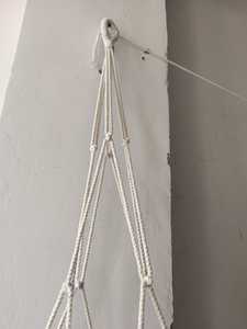 Macetero Colgante de Macramé Moderno Basantpriya, Cesta para Plantas de Plástico Hecha en India para Hogar y Jardín - Product Image 4
