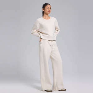 Sudadera de Cuello Redondo Personalizada de Invierno para Mujer, 390 g/m², con Logotipo Impreso, Sudadera de Algodón de Alta Calidad para Mujer - Product Image 5