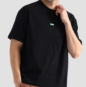 T-shirt décontracté en coton uni pour homme, coupe classique, col rond, respirant, idéal pour l'été et le style moderne, personnalisable OEM. - Product Image 5