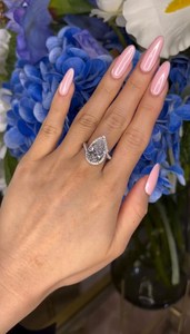 Anillo de Compromiso con Diamante Cultivado en Laboratorio, Corte Pera, 5 CT |   Anillo de Boda Chapado en Oro de 18K con Diamantes Certificados por IGI |   Elegante Vestido de Novia - Product Image 2