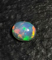 Magnifique opale d'Éthiopie naturelle multicolore, effet feu, cabochon.