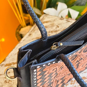Bolso Cruzado de Cuero Genuino Venus Leathers, Estilo Western, Hecho a Mano, con Patrón de Letras y Flores, Cierre de Cremallera, 45-55cm, ¡Gran Venta! - Product Image 4