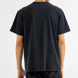 เสื้อยืดโอเวอร์ไซส์ผู้ชายผ้าคอตตอนหวี 180 กรัม แขนสั้น สีพื้น รับสกรีนโลโก้ตามแบบ OEM - Product Image 4