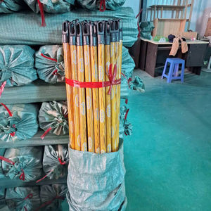 Mango de escoba de madera de eucalipto con revestimiento de PVC con textura de madera, logotipo impreso, duradero e impermeable - Product Image 5