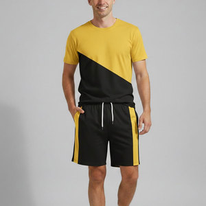 Conjunto de camiseta y pantalones cortos para hombre, diseño de tela suave, perfecto para viajes de verano, uso en el hogar y actividades al aire libre. - Product Image 1