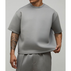 Conjunto Casual de Dos Piezas para Hombre, Camiseta de Manga Corta y Pantalones, Atuendo Moderno para Descansar - Product Image 3