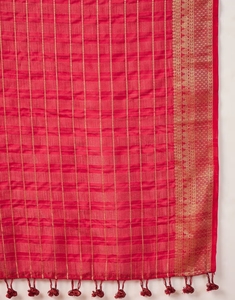 KV <b>Red</b> Silk Woven Checks Saree With Unstitched <b>Blouse</b> - Product Image 6