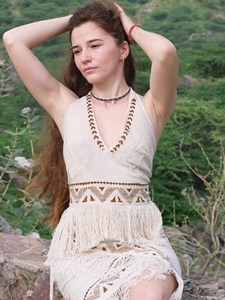 Top Corto Halter de Algodón Marrón Hecho a Mano con Estampado Tribal Geométrico, Camisola sin Espalda para Mujer, Regalo para Ella - Product Image 4
