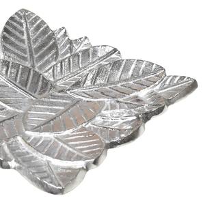 Elegante bandeja de aluminio con acabado plateado y diseño de hojas para decorar la encimera de la cocina y como centro de mesa de comedor, procedente de la India. - Product Image 2