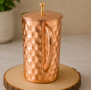 Carafe en cuivre martelé artisanal avec couvercle et poignée 1,5 L – Bienfaits ayurvédiques pour la santé - Product Image 3