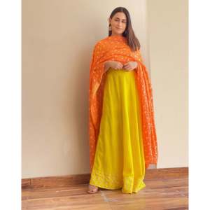 เดรสยาวผ้าชีฟองสีเหลืองสดใส พร้อมผ้าคลุมไหล่ ทรงเอไลน์ คอวี ชั้นผ้าบางเบา ไซส์ XS เอวธรรมชาติ - Product Image 5