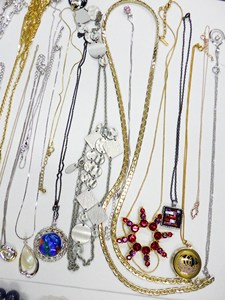 Enormous Prices <b>Marvellous</b> Quality China Pre-owned Charm Assorted Lot 50 Items Casual Style Women Fashion Pendant <b>Necklaces</b> - Product Image 3