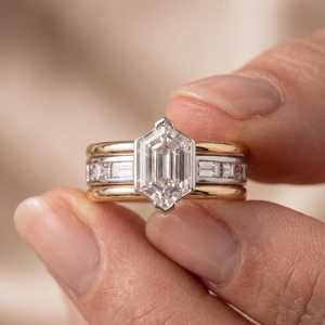 Anillo de Diamantes con Corte Hexagonal de Formas Elegantes, 1.01CT, Cultivado en Laboratorio, con Oro Amarillo de 14k, para Fiestas y Ocasiones Especiales, Clásico y Encantador para Ella - Product Image 1
