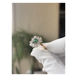 Anillo de Compromiso de Lujo con Halo de Perlas y Diamante Cultivado en Laboratorio de Corte Pera de 1.35 Ct, Joyería Floral en Racimo para Mujer en Oro Sólido de 14K - Product Image 5