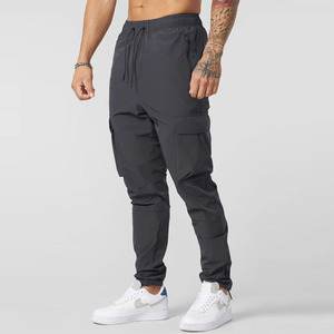 Pantalones deportivos cargo para hombre, cintura elástica con cordón, múltiples bolsillos, pantalones casuales tipo jogger, ropa de otoño para hombre a precio de mayoreo. - Product Image 2