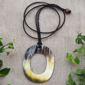 Pendentif en corne de buffle de qualité supérieure, bijoux naturels durables, design artisanal pour les marchés de la mode et les boutiques de détail - Product Image 3