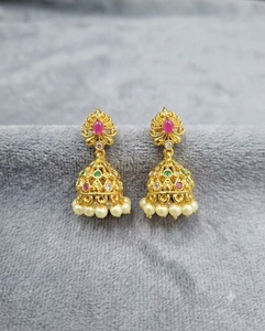 Collection de Boucles d'Oreilles Jhumka Traditionnelles Indiennes en Gros, Élégantes, Ethniques, Plaqué Or, Perles Goutte d'Eau, Design de Créateur - Product Image 3