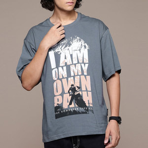 เสื้อยืดแขนสั้นสีเทาสำหรับผู้ชาย คอกลม ทรงลำลอง ผ้าเจอร์ซีย์ ระบายอากาศได้ดี ผ้าฝ้าย พิมพ์ลาย - Product Image 1