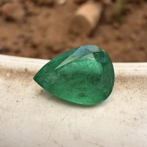 Esmeralda Zambiana Natural Genuina de 3.28 Quilates, Corte Pera Verde Vibrante, Gema Preciosa Suelta para Joyería de Diseño - Product Image 5