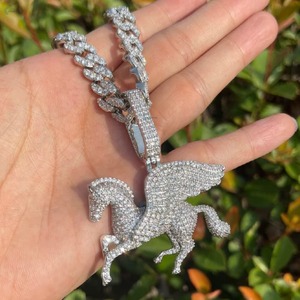 Colgante de Plata 925 con Baño de Rodio y Moissanita, Diseño de Pegaso, Micro Pavé, Amuleto de Animal, Joyería de Lujo Hip Hop, Colgante para Uso Diario - Product Image 3