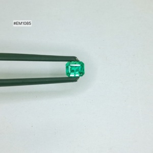 พลอยมรกตแบบหลวม ทรงแปดเหลี่ยม ขนาด 4.90x3.90x3.40 มม. 100% พลอยธรรมชาติสีเขียว น้ำหนัก 0.44 กะรัต สำหรับแหวนและจี้ดีไซน์เนอร์ - Product Image 1