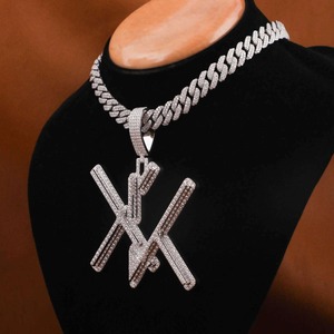 Oferta Especial: Colgante de Diamante Moissanite VVS en Plata de Ley para Amantes de la Joyería Hip Hop, Disponible para la Venta - Product Image 1