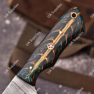 มีดใบตายเหล็กดามัสกัสแท้เกรดอุตสาหกรรมคมกริบ ด้ามเรซิ่นรูปทรงกรวยสน พร้อมปลอกหนังอเนกประสงค์ รับผลิตแบบ OEM/ODM - Product Image 4