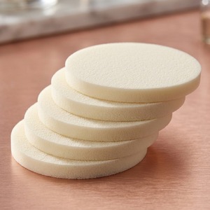 ฟองน้ำแต่งหน้าทรงกลมสีขาว 5.3 ซม. ยี่ห้อ K-ESSENTIALS สำหรับลงรองพื้นและแป้ง - Product Image 1