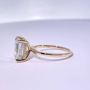 Anillo de cóctel de moissanita solitario de corte radiante en plata, estilo halo oculto minimalista de lujo para mujer - Product Image 2