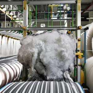 Precio de fábrica: Fibra de poliéster hueca no siliconada 20D HD blanca del fabricante Vikohasan para hacer edredones y sofás - Product Image 1