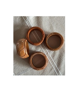 Rond de serviette en bois naturel qui apporte une texture organique à la décoration de table et au style de vie éco-responsable - Product Image 1