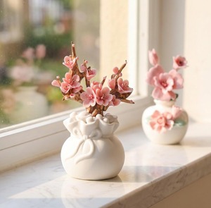 Vase à fleurs en porcelaine avec roses en céramique roses, style shabby chic, décoration de table, finition émaillée, 8-16 pouces - Product Image 3