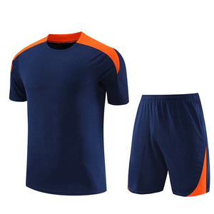 Maillot de football unisexe orange avec short marine, uniforme respirant en polyester, vêtements de sport pour adultes, impression numérique, service OEM - Product Image 3