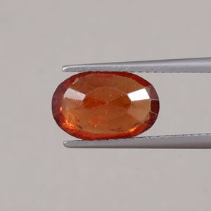 พลอยเฮสโซไนต์สีแดงธรรมชาติขายส่ง ขนาด 3.79 มม. รูปทรงวงรี 12x8 มม. 6 มม. เจียระไนแบบ Light Cut ได้รับการรับรองจาก IGI สำหรับทำเครื่องประดับ - Product Image 3