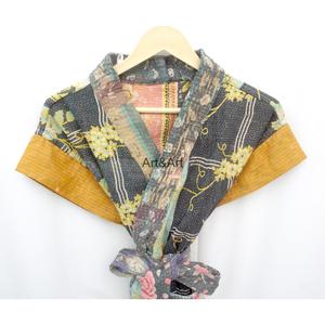 Chaqueta Acolchada de Lujo para Mujer, Estilo Vintage Kantha, Hecha a Mano, de Primera Calidad, Manga Corta, Cuello en V, Cierre con Cinturón, 100% Algodón - Product Image 4