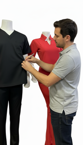 Ensemble d'uniformes médicaux pour hommes et femmes, haut à col en V et pantalon, respirant, en polyester, pour infirmiers, hôpitaux, vêtements de travail, logo personnalisé, fournisseur OEM - Product Image 6