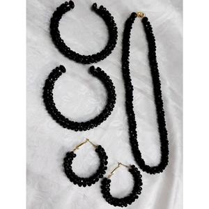 Conjunto de Collar Mala de Resina Negra con Detalles en Aleación, Estilo Indio-Pakistaní para Novias - Product Image 1