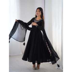 Hermoso Vestido Anarkali para Fiestas, Ropa India y Pakistaní con Dupatta y Pallu - Product Image 4