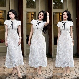 Robe Courte Moulante Femme OEM Blanche Naturelle en Dentelle Froncée, Épaules Dénudées, avec Nœud, Idéale pour Soirée - Product Image 6